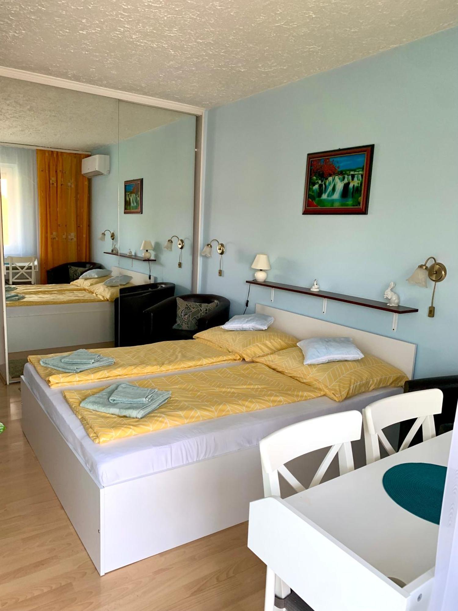 Aloe Apartman Sopron Bagian luar foto