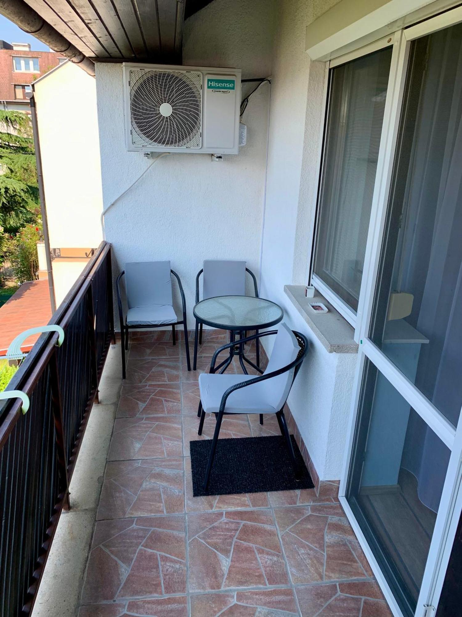 Aloe Apartman Sopron Bagian luar foto