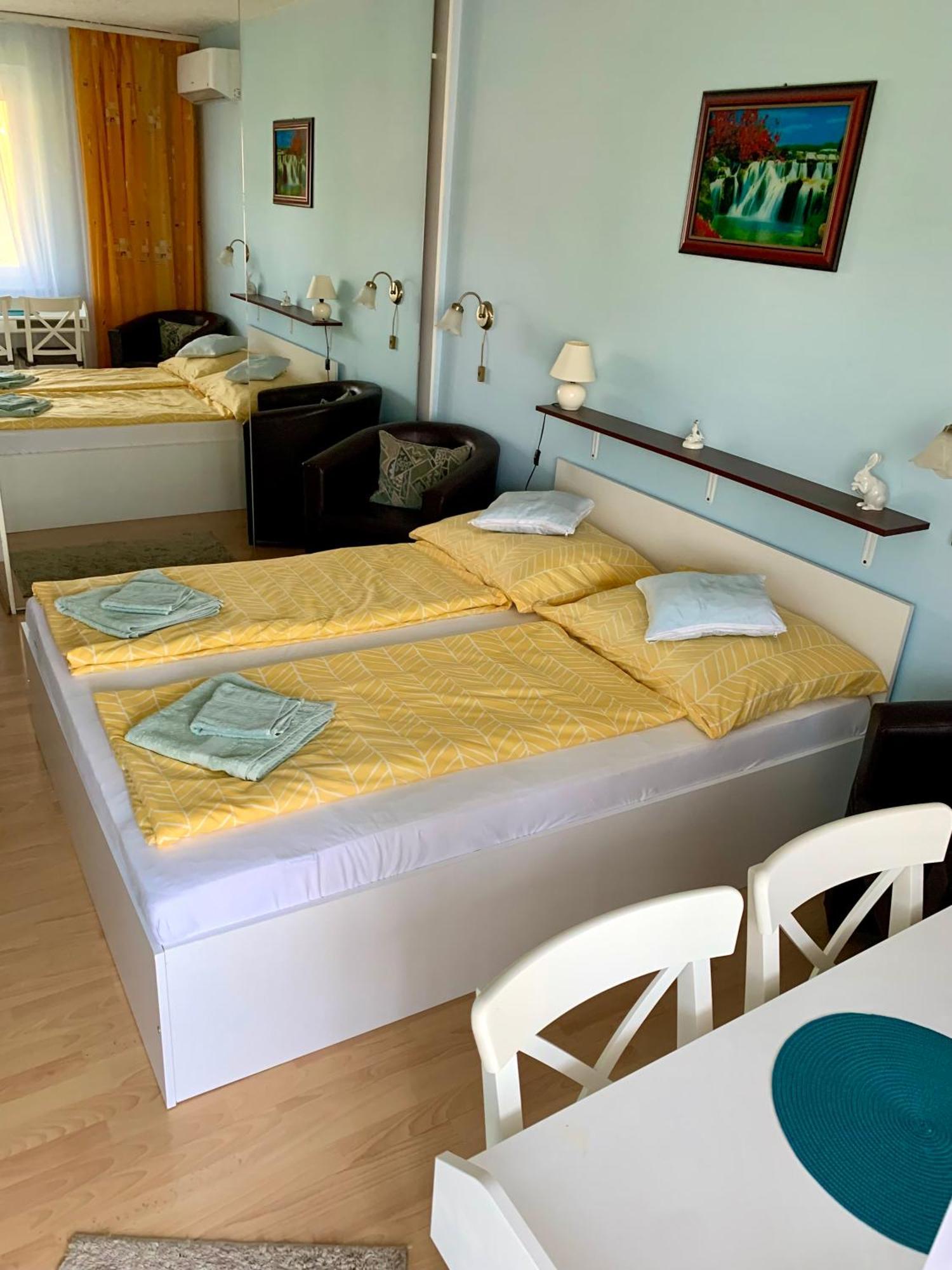 Aloe Apartman Sopron Bagian luar foto