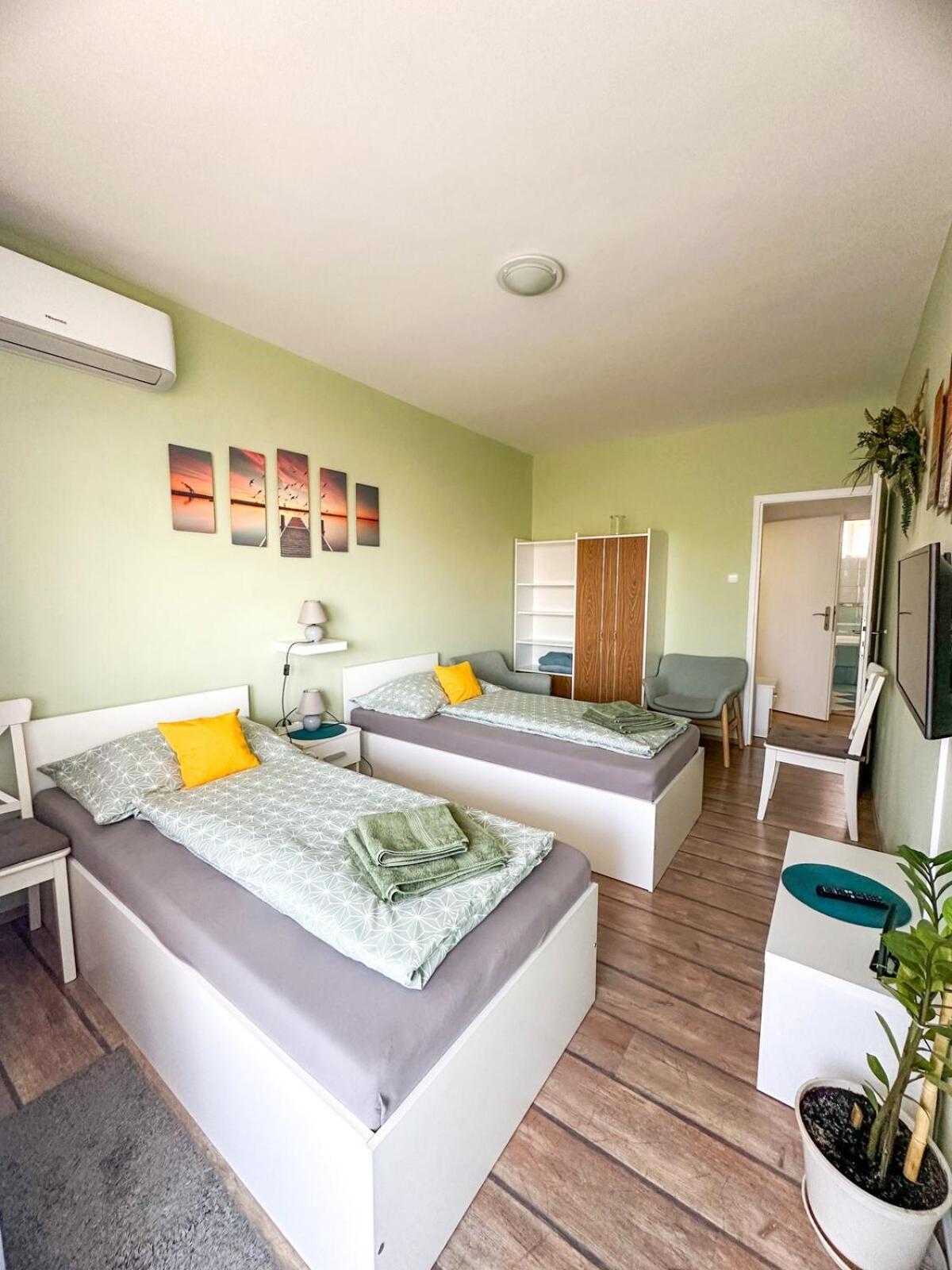 Aloe Apartman Sopron Bagian luar foto