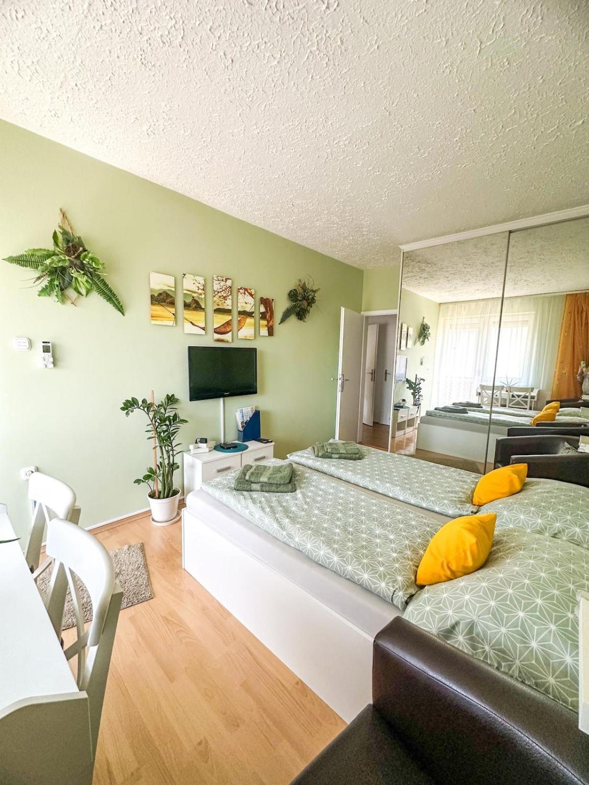 Aloe Apartman Sopron Bagian luar foto